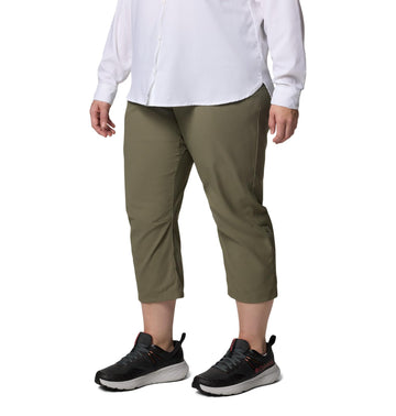 Columbia Leslie Falls Capri II utility-loop provides handy gear attachment on hikes