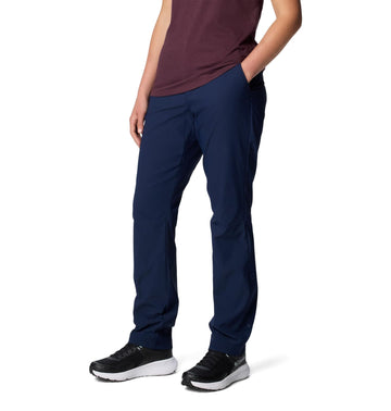 Columbia Leslie Falls II Stretch Pant navy close-up shows stretch fabric and reinforced knee