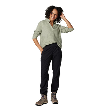 Columbia Leslie Falls Pant ankle cinch close-up demonstrates customizable leg fit.
