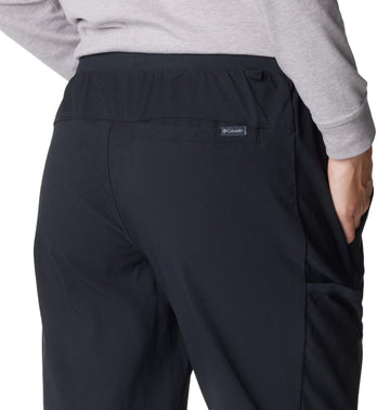 Columbia Leslie Falls Pant black fabric with cinches highlights practical, adaptable styling.