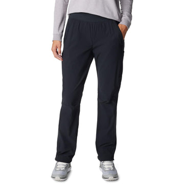 Columbia Leslie Falls Pant zippered pocket in action for valuables safety.