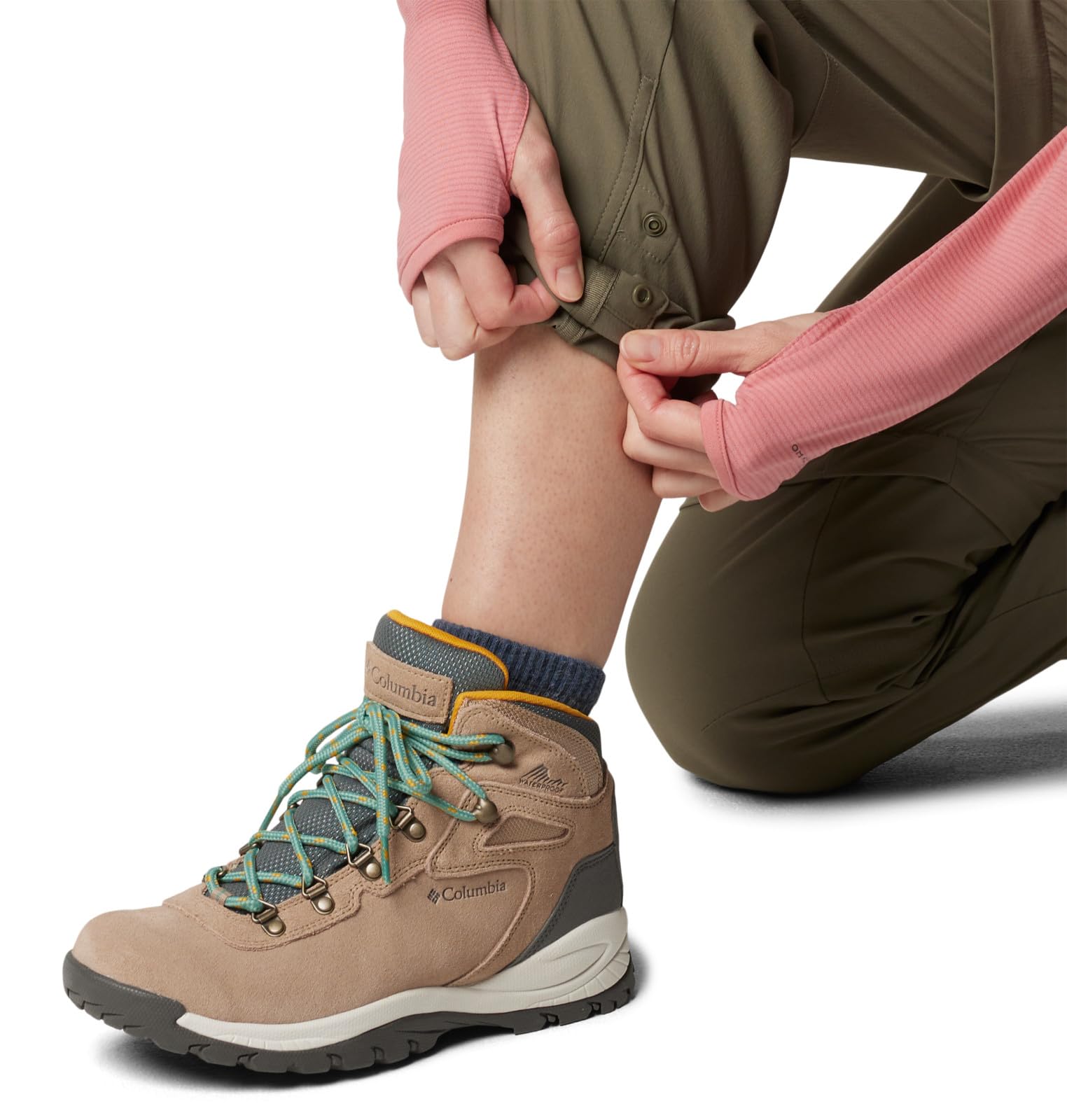 Columbia Leslie Falls Convertible pants security pocket close-up for safe storage