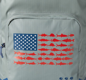 Columbia PFG Zigzag 22L water bottle pocket for hydration on the go.