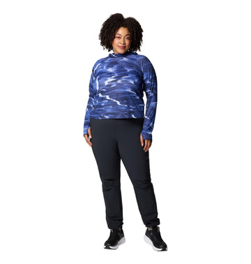 Columbia Summit Valley Pant II black back view features a zippered cargo pocket.