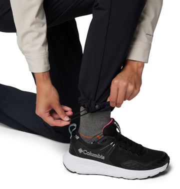 Columbia Summit Valley Pant II black fabric and belt-loop area highlighting sturdy construction.