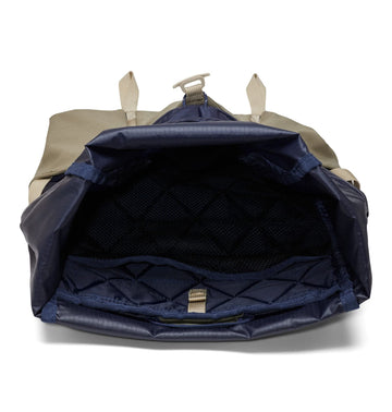 Columbia Tandem Trail 22L reflective detail helps visibility during night commutes.