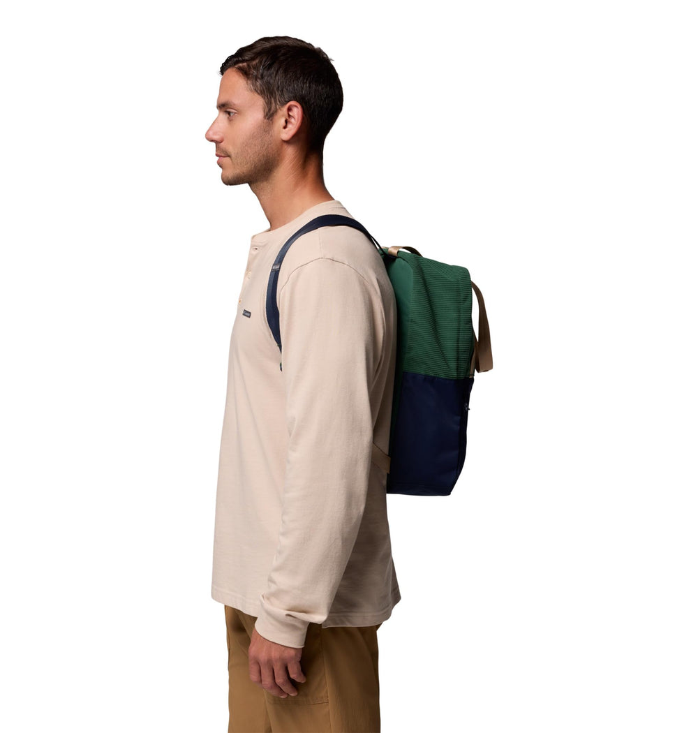 Columbia Trail Traveler 18L pack laptop sleeve keeps devices safe during commutes.