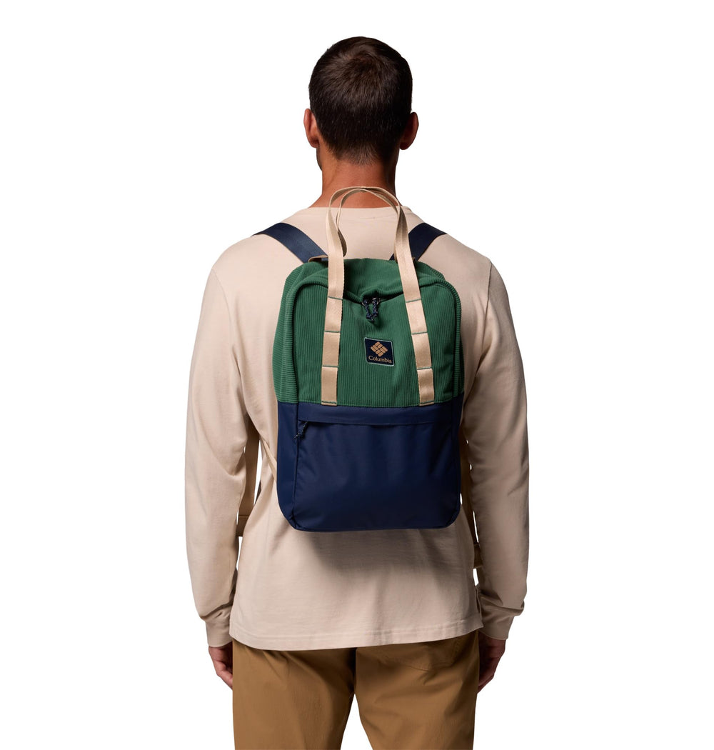 Columbia Trail Traveler 18L pack padded back enhances all-day comfort on hikes.