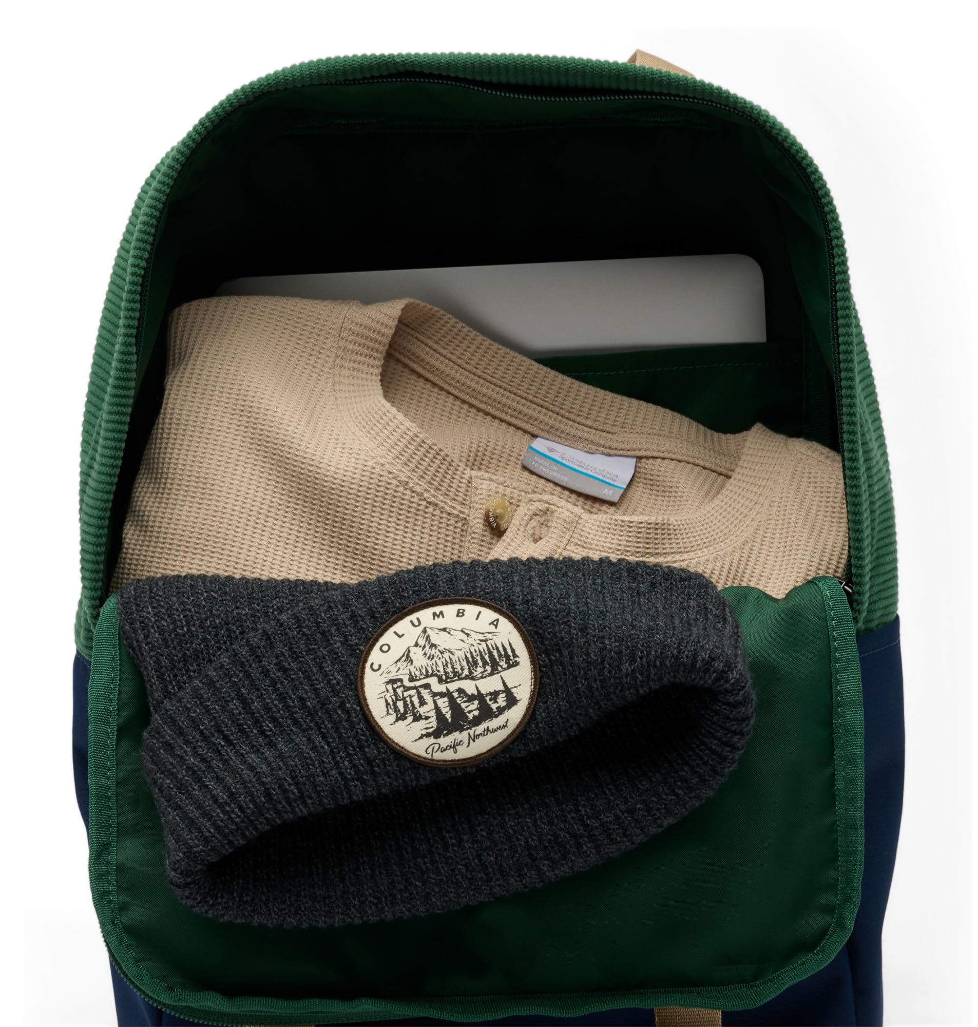 Columbia Trail Traveler 18L pack side pocket supports water bottle access on trails.