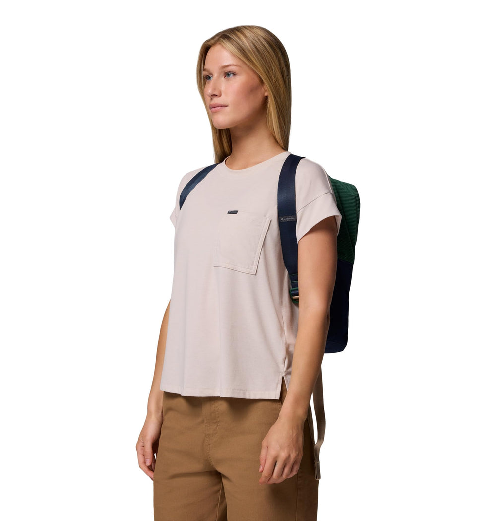 Columbia Trail Traveler 18L pack top handle enables quick grab during travel.