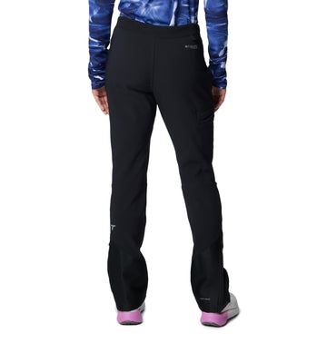 Columbia Vast Canyon pants show zippered hand pockets for secure daily essentials outdoors.