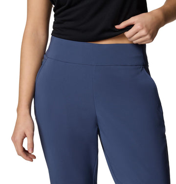 Columbia Nocturnal bootcut fabric stretch detail for all-season wear