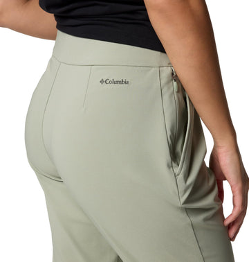 Columbia all-seasons bootcut pant Safari - Omni-Shade sun protection for outdoor days.