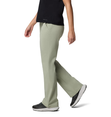 Columbia all-seasons bootcut pant Safari - size-inclusive fit for active adventures.