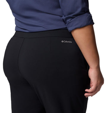 Columbia Women's All Seasons Capri black waistband closeup highlights comfortable fit.