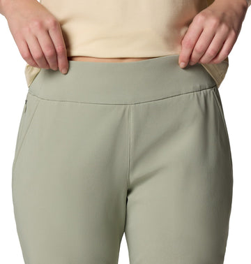 Columbia Women's All Seasons Capri Safari zipper detail emphasizing durable hardware for everyday wear