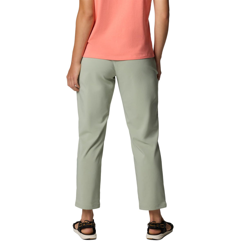 Columbia Women's All Seasons Pull-On Pant Safari waist pockets for easy access to essentials.