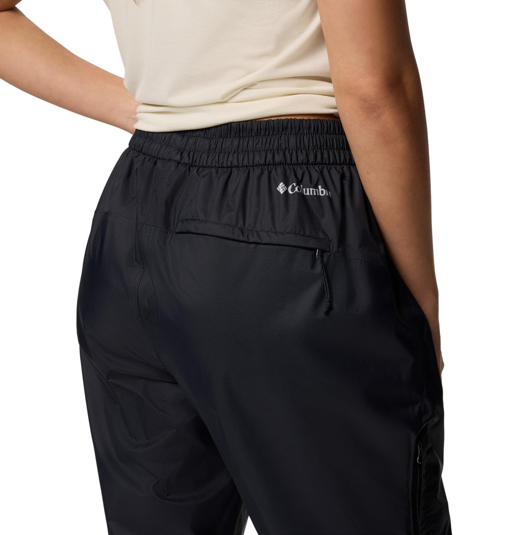 Columbia Pouring Adventure III Pant cuff tab detail helps secure leg openings on trails.