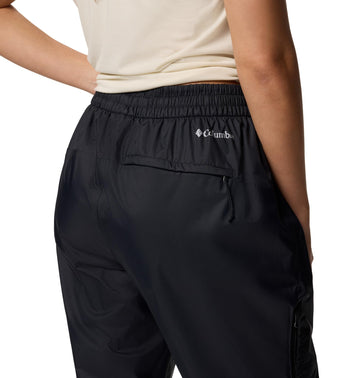 Columbia Pouring Adventure III Pant cuff tab detail helps secure leg openings on trails.