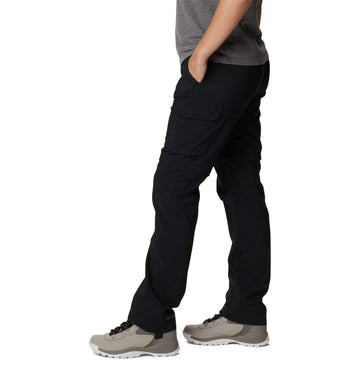 Columbia Women's Silver Ridge Utility Convertible Pant zip-off legs close-up highlights quick-dry fabric.