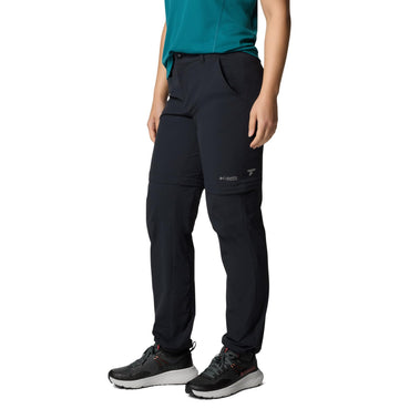 Columbia Summit Valley Convertible Pant pocket detail shows secure storage for essentials
