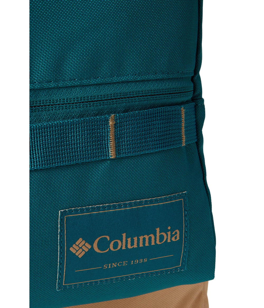 Columbia Zigzag II backpack showing water bottle pockets for easy hydration during activity.