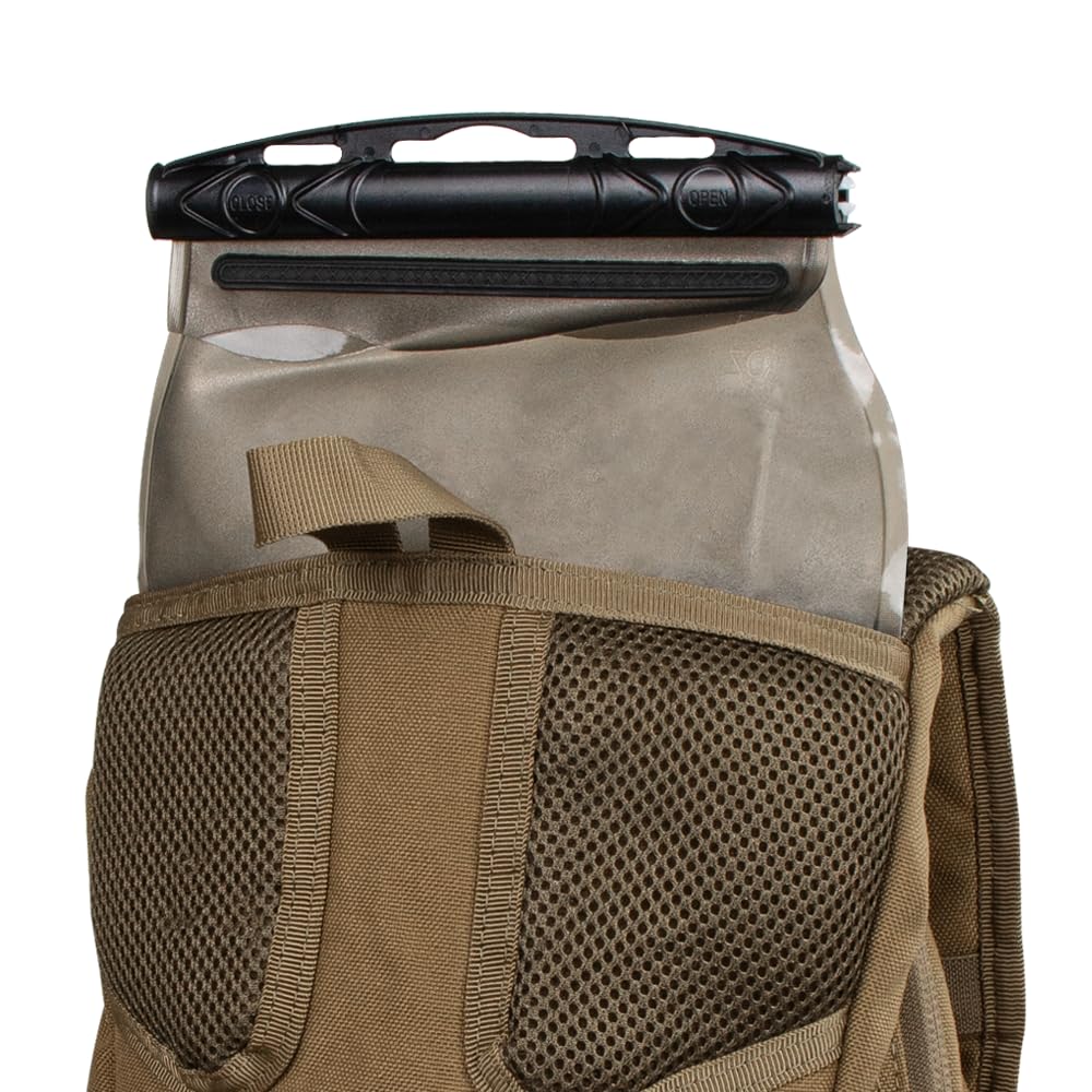 Condor 3L Torrent bladder included for on-the-go hydration.