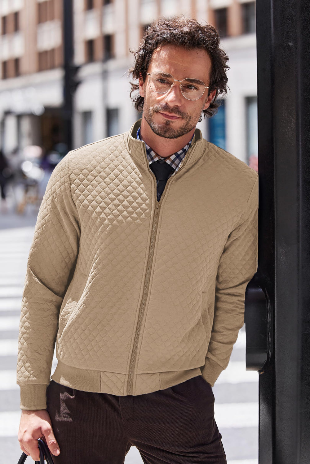 COOFANDY quilted jacket cuff-hem highlights warmth retention in a streamlined silhouette