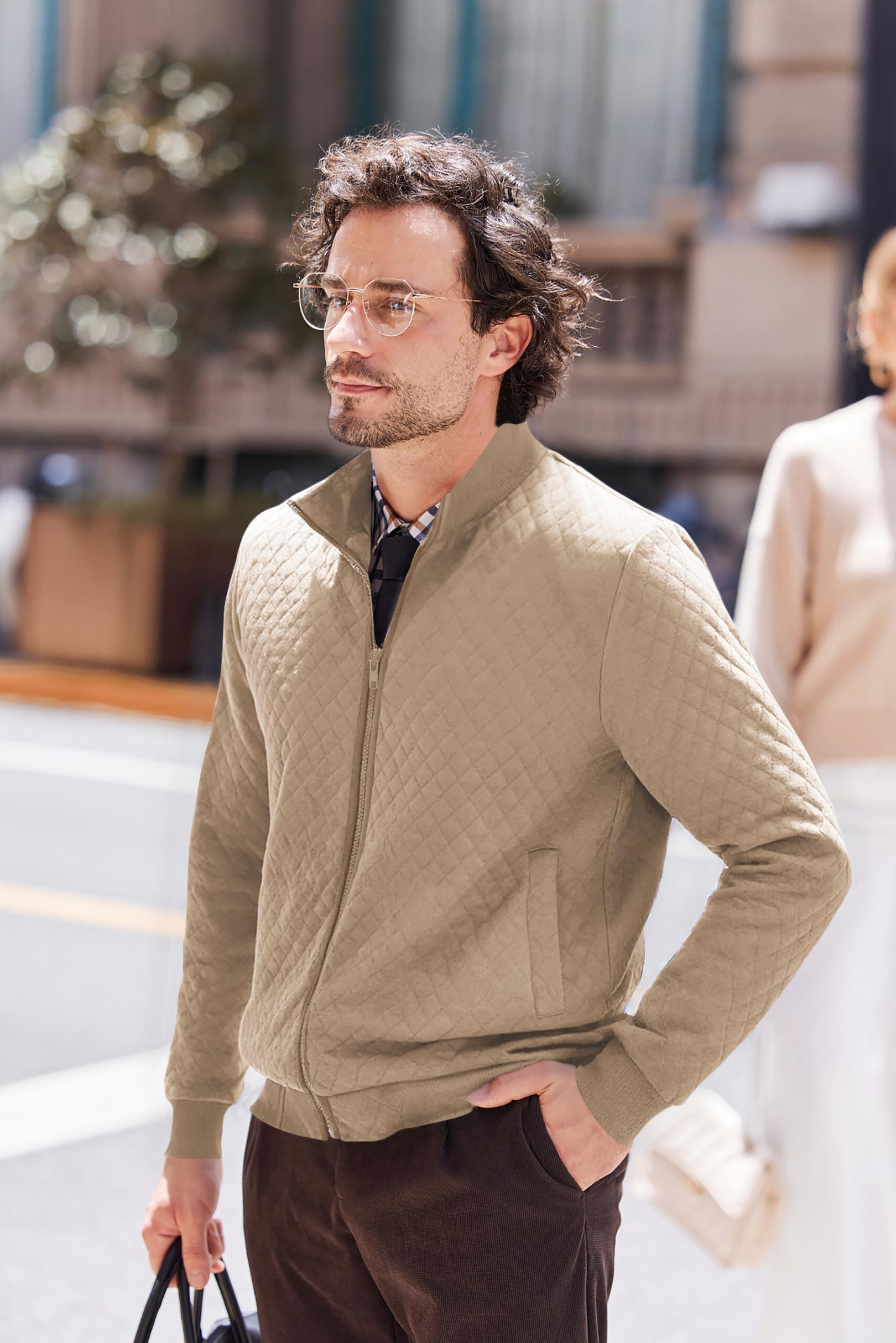 COOFANDY quilted jacket wearing-outfit demonstrates versatile everyday style for fall