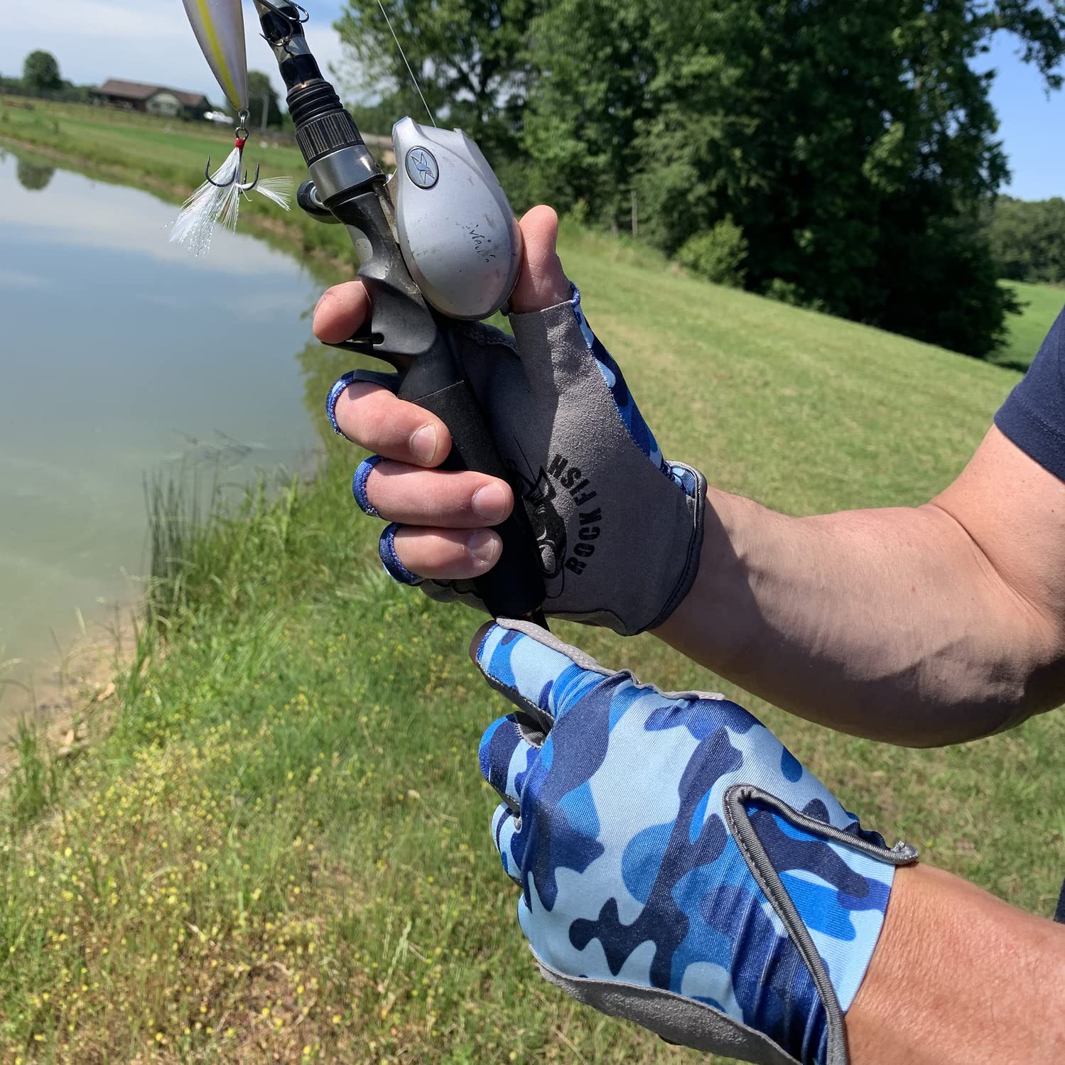 Cordova Rock Fish FP2000B wrist area shows flexible fit.