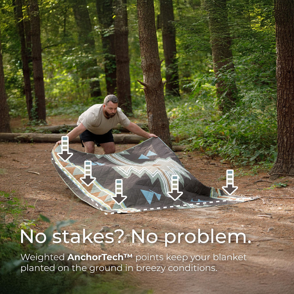 CORE Outdoor Weighted Blanket stadium-blanket shows easy handling with built-in straps and carry handle.