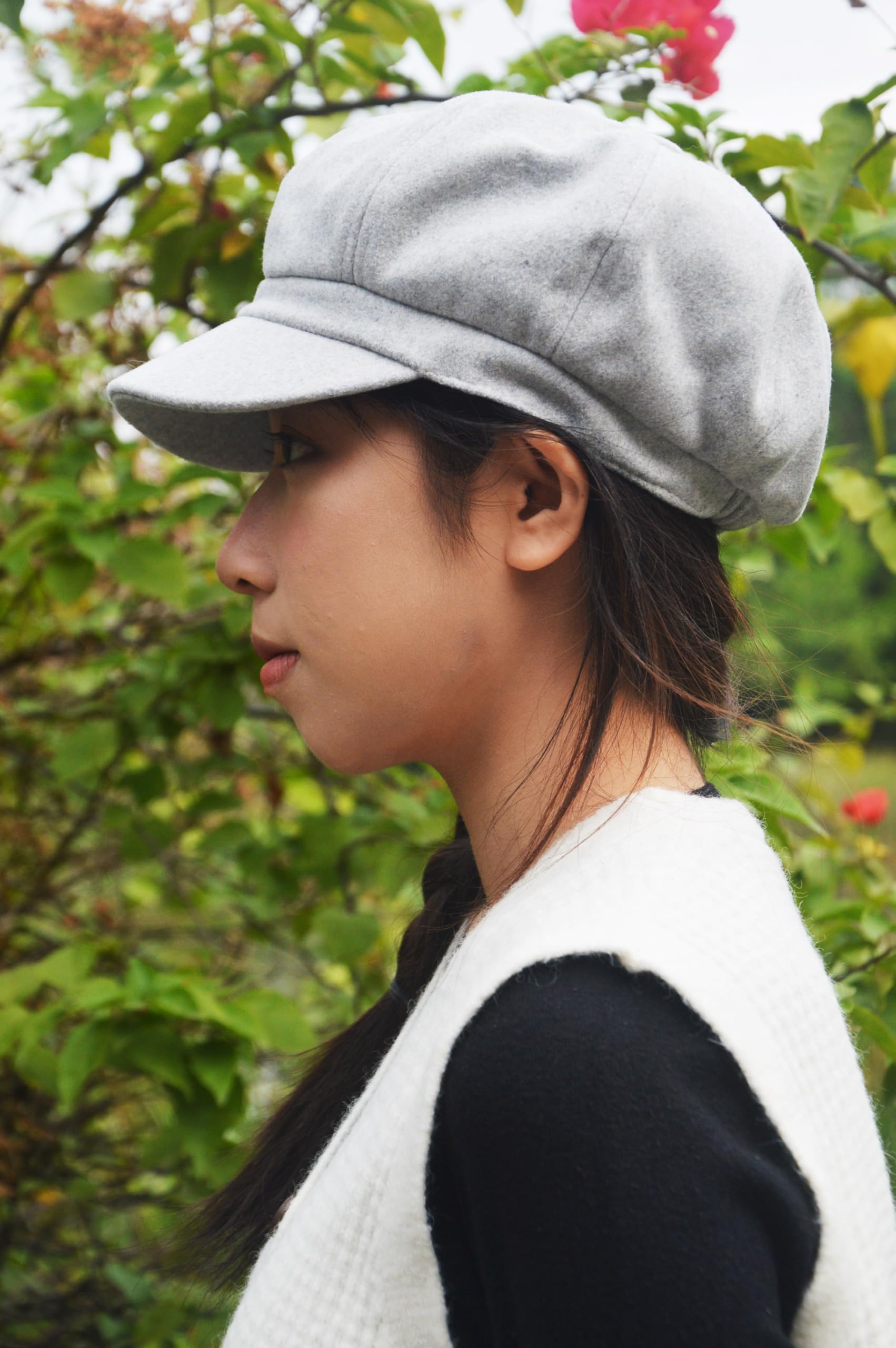Casual outdoor look featuring light gray newsboy hat