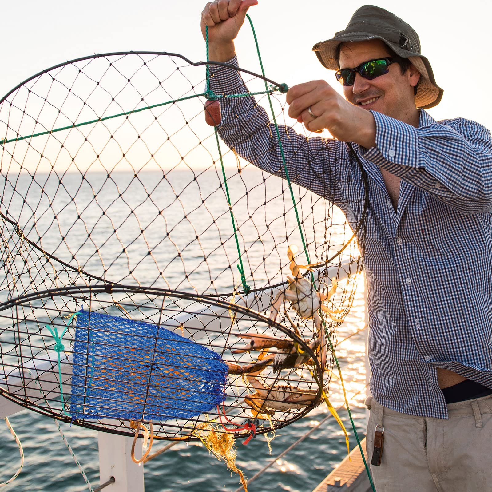 Portable folding crab trap setup for outdoor fishing
