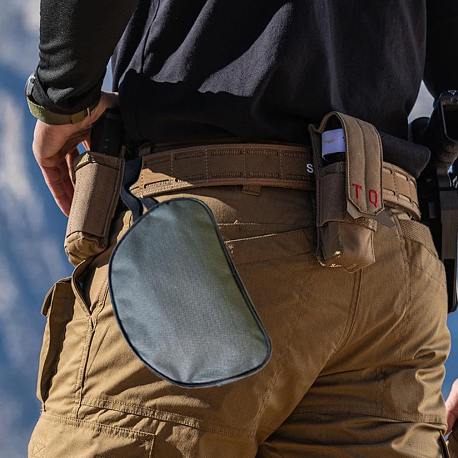 Crampon Case demonstrates dense 600D Oxford fabric for rugged outdoor use