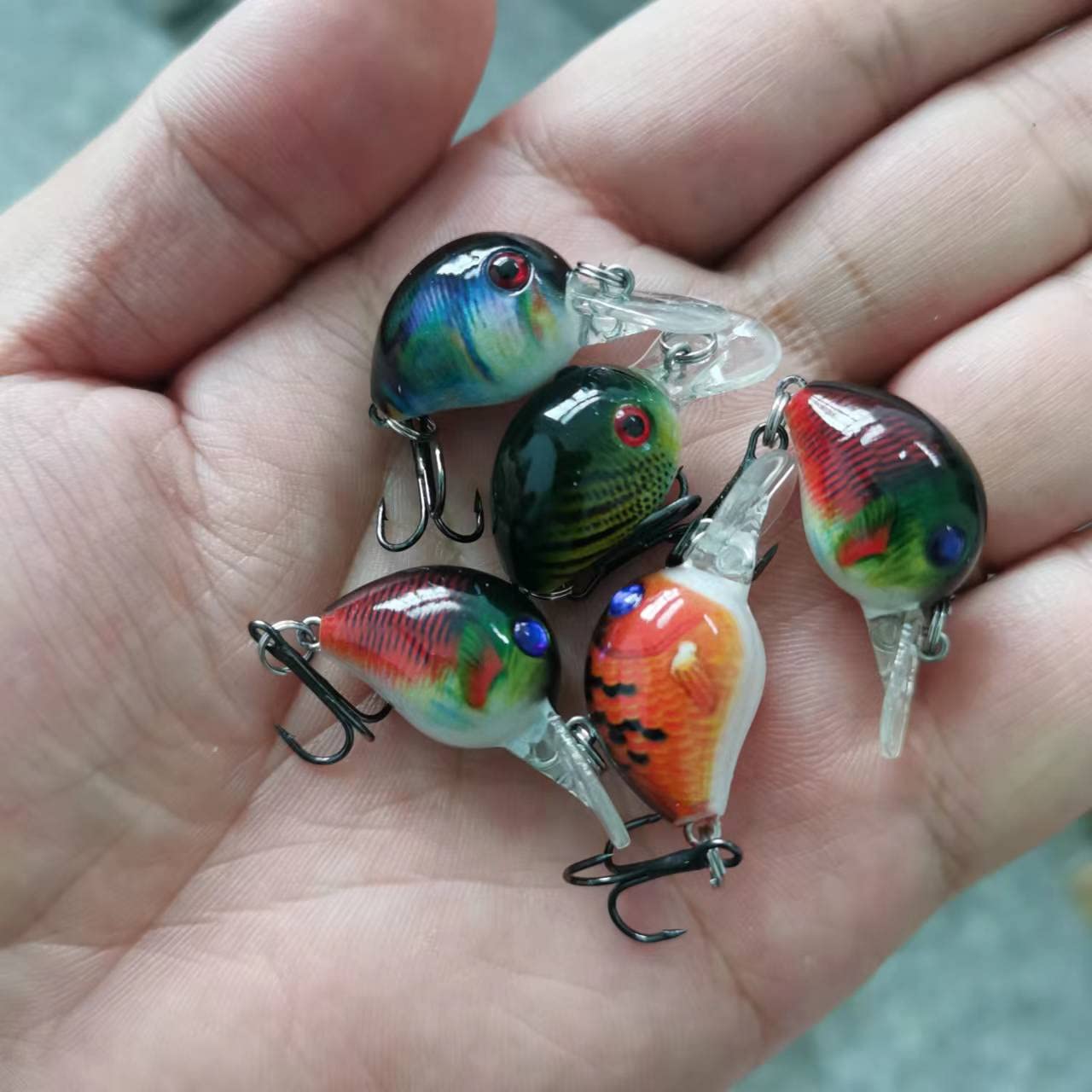 Crankbait swimbait close-up showing action and wobble - image 02