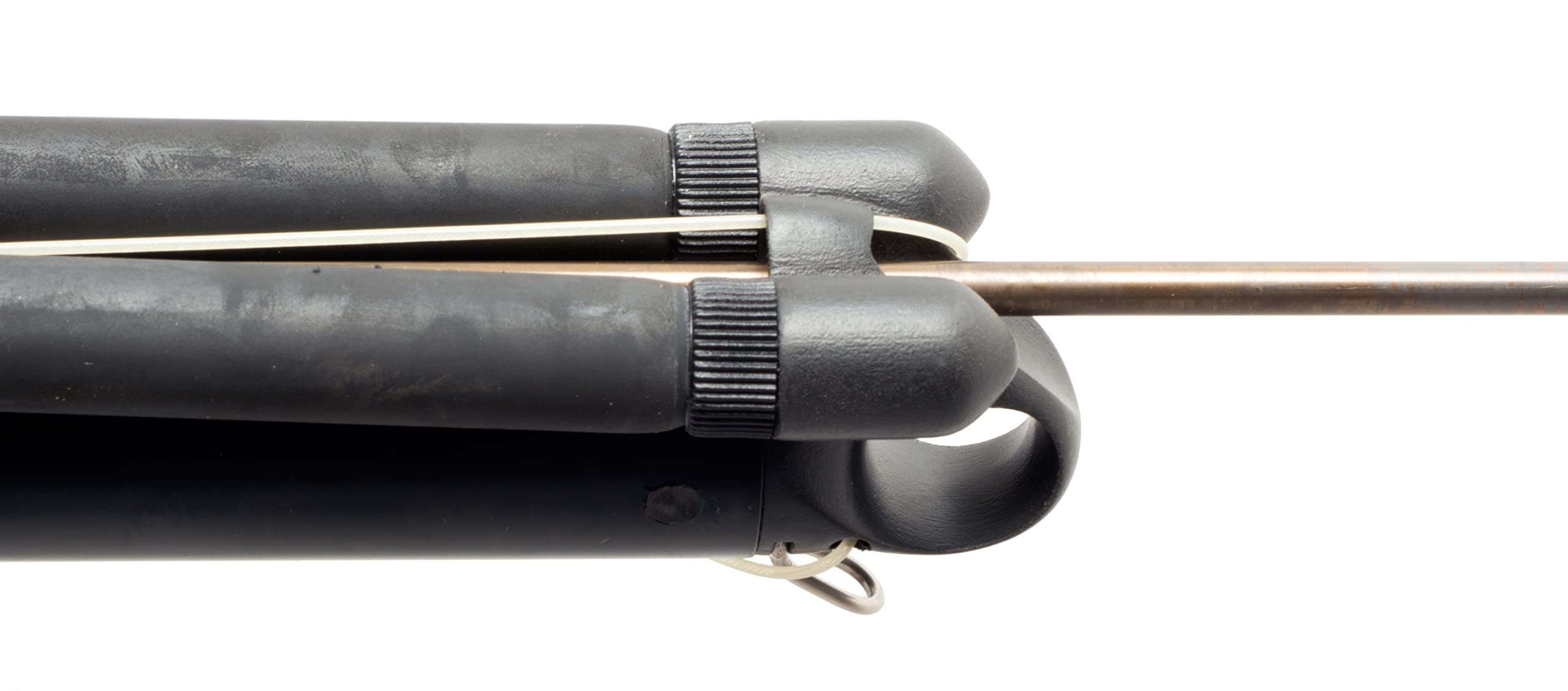 Cressi Comanche Rail 90 hand grip and muzzle area for swift, controlled shots.