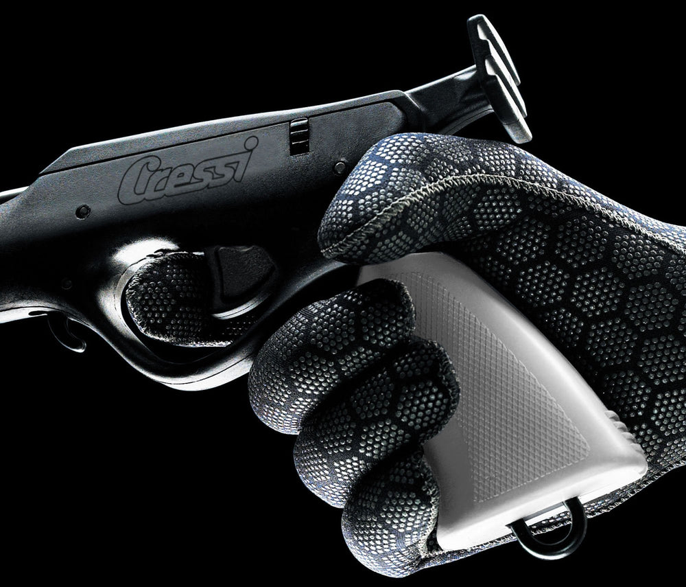 Cressi Comanche Rail 90 reel-mount dovetail reveals extended line setup options.
