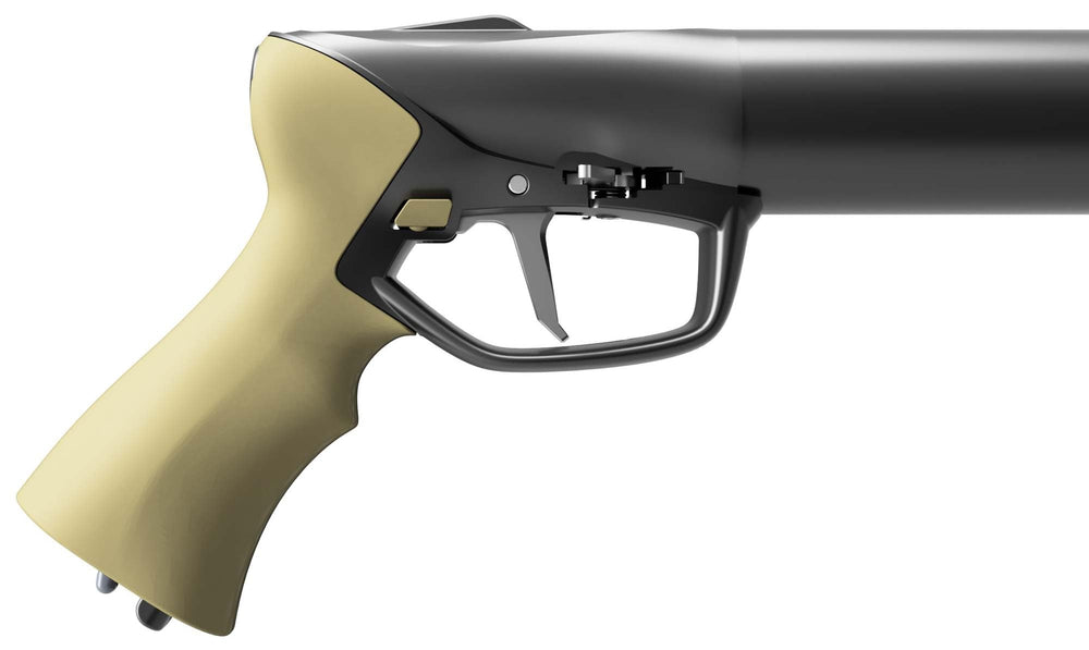 Cressi Mach sand speargun with large outlet muzzle preserves power for accurate shots.