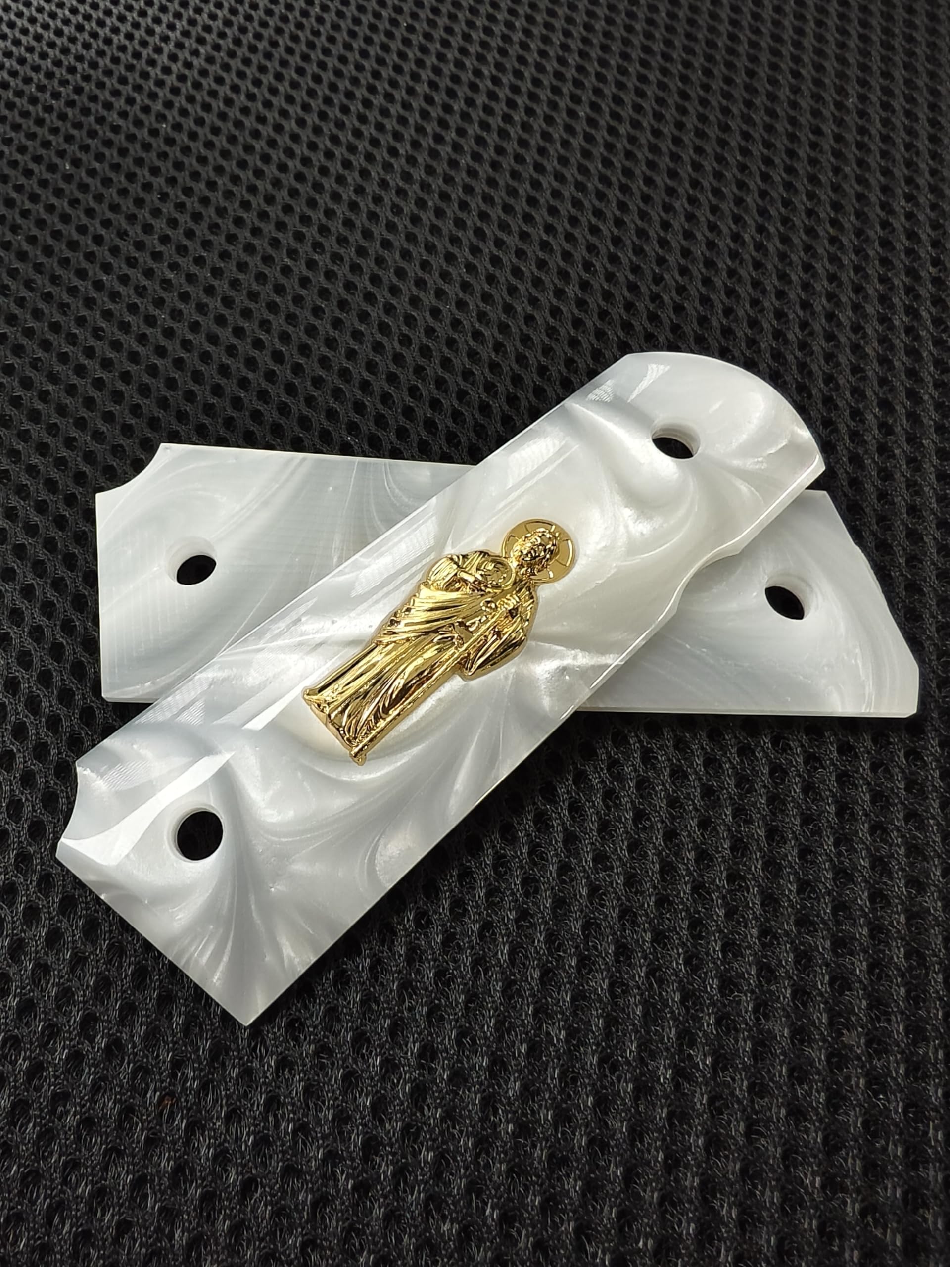 CT Grips 1911 full-size gold screws inset offers complete premium upgrade.