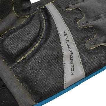 Cuda Bait Gloves water-repellent finish and secure Velcro closure ensure a snug fit.