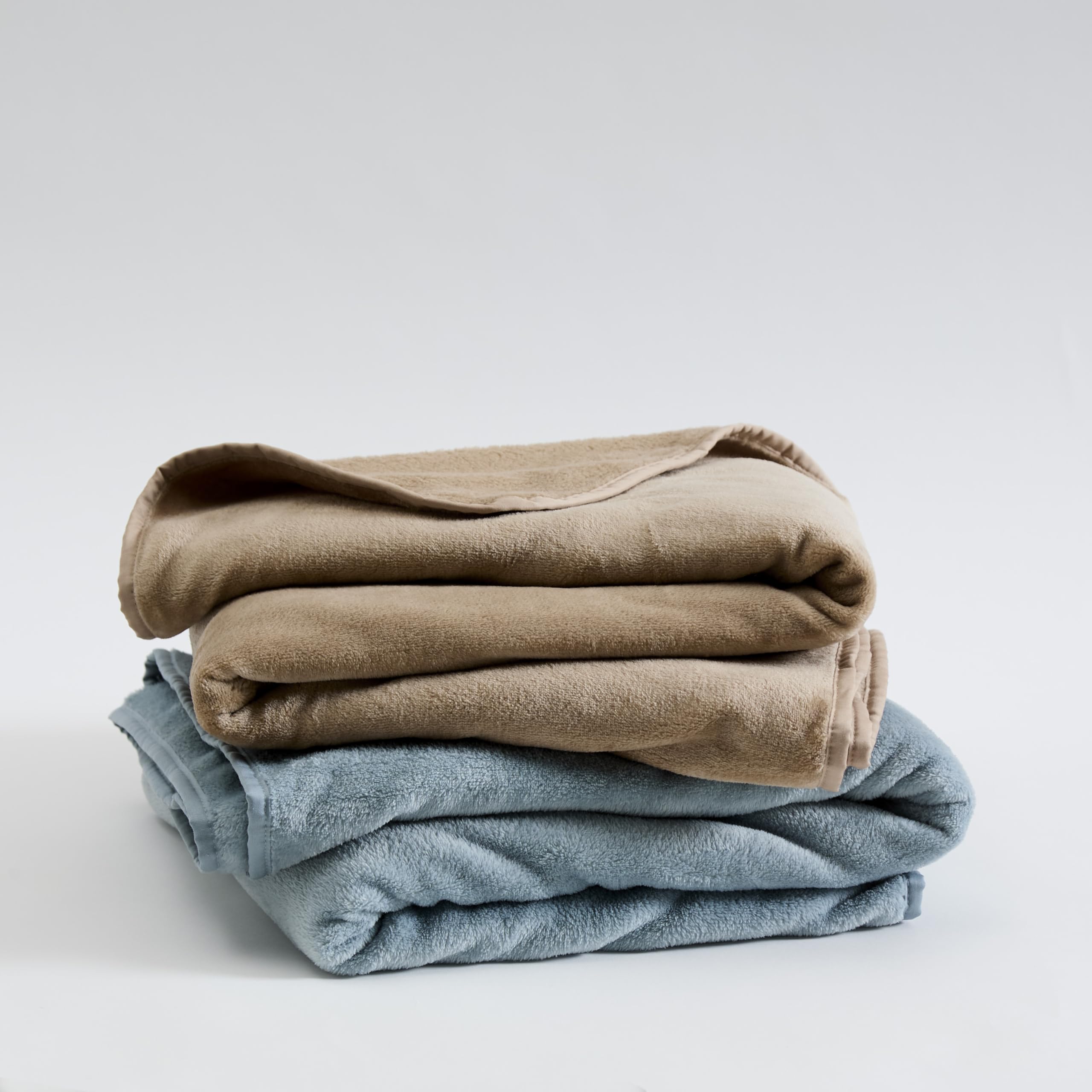 Cuddledown Cotton sateen edge adds refined finish and durability