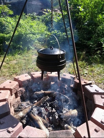 Cuisiland potjie on direct-fire cooking setup