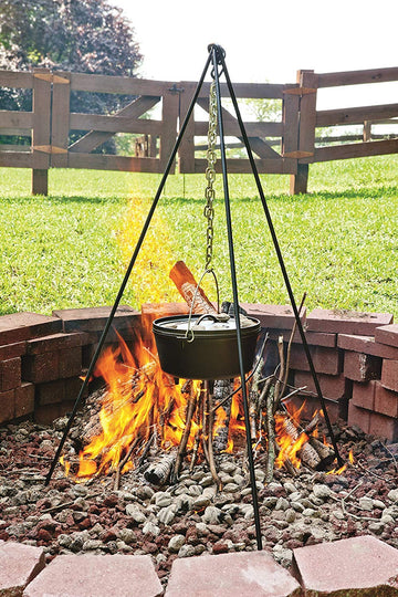Cuisiland tripod adjustable chain closeup shows precise height control for cookware.
