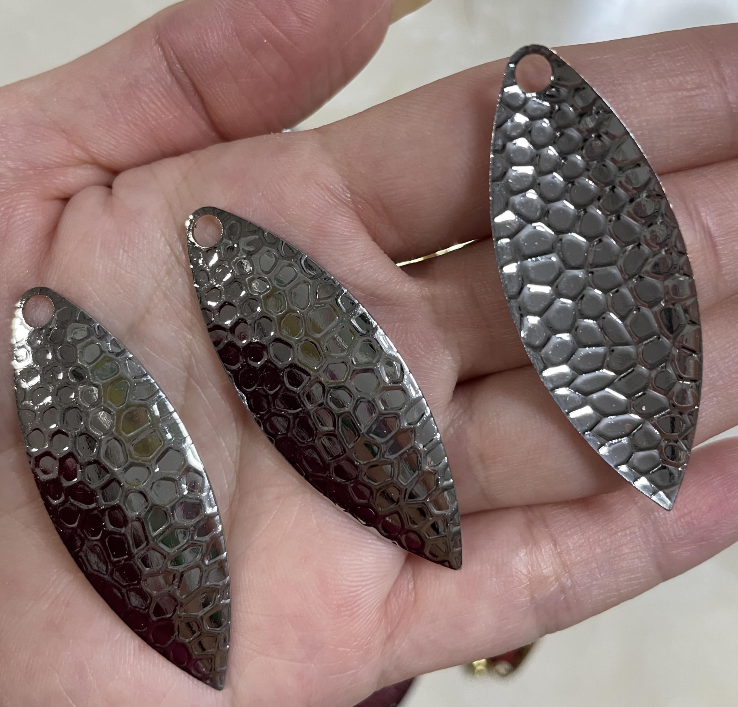 Cuoyuqie gold deep-cup blades create fast, flashing attraction in water.
