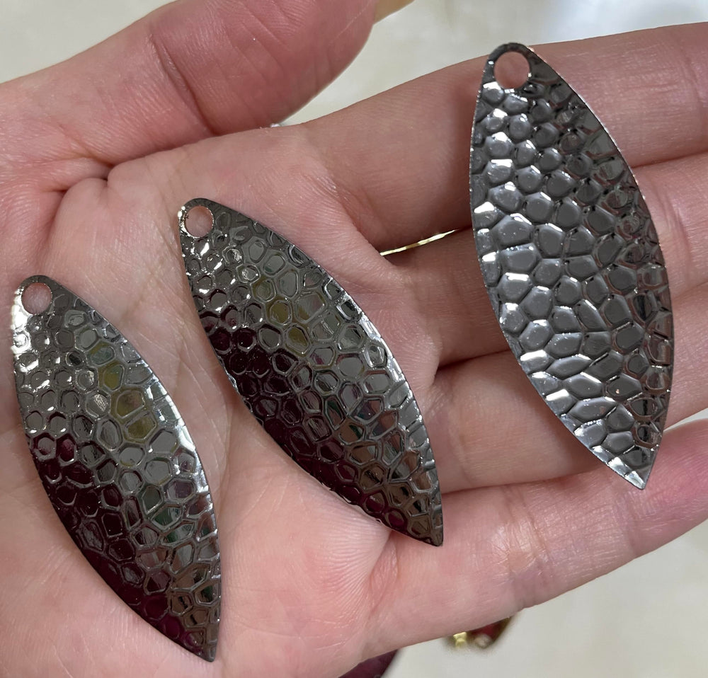 Cuoyuqie gold deep-cup blades create fast, flashing attraction in water.