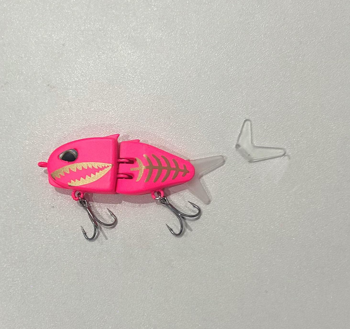 Cuoyuqie lifelike S-shaped swim action entices ambush predators.
