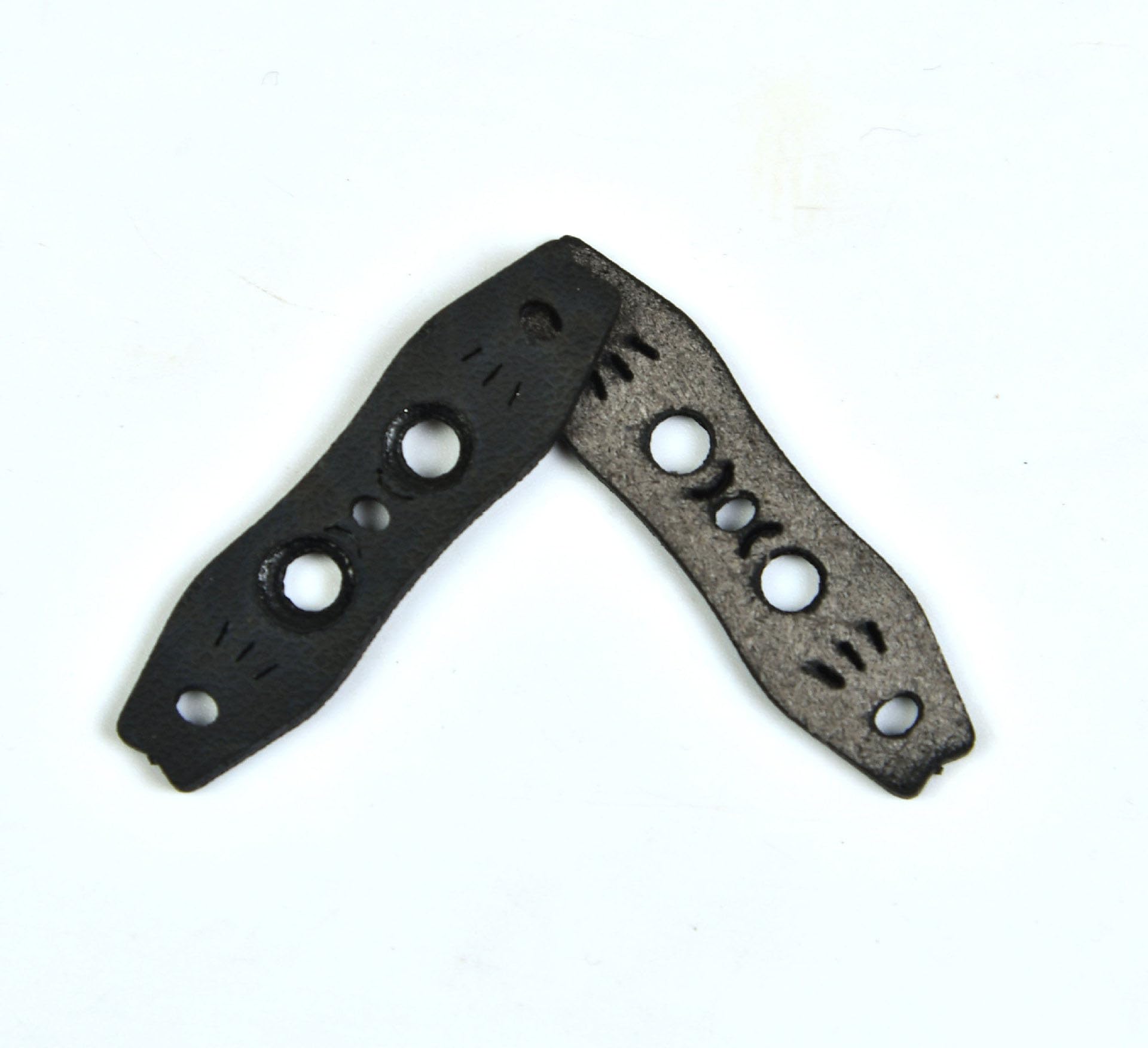 Cuoyuqie PU leather finish provides comfortable grip during use.