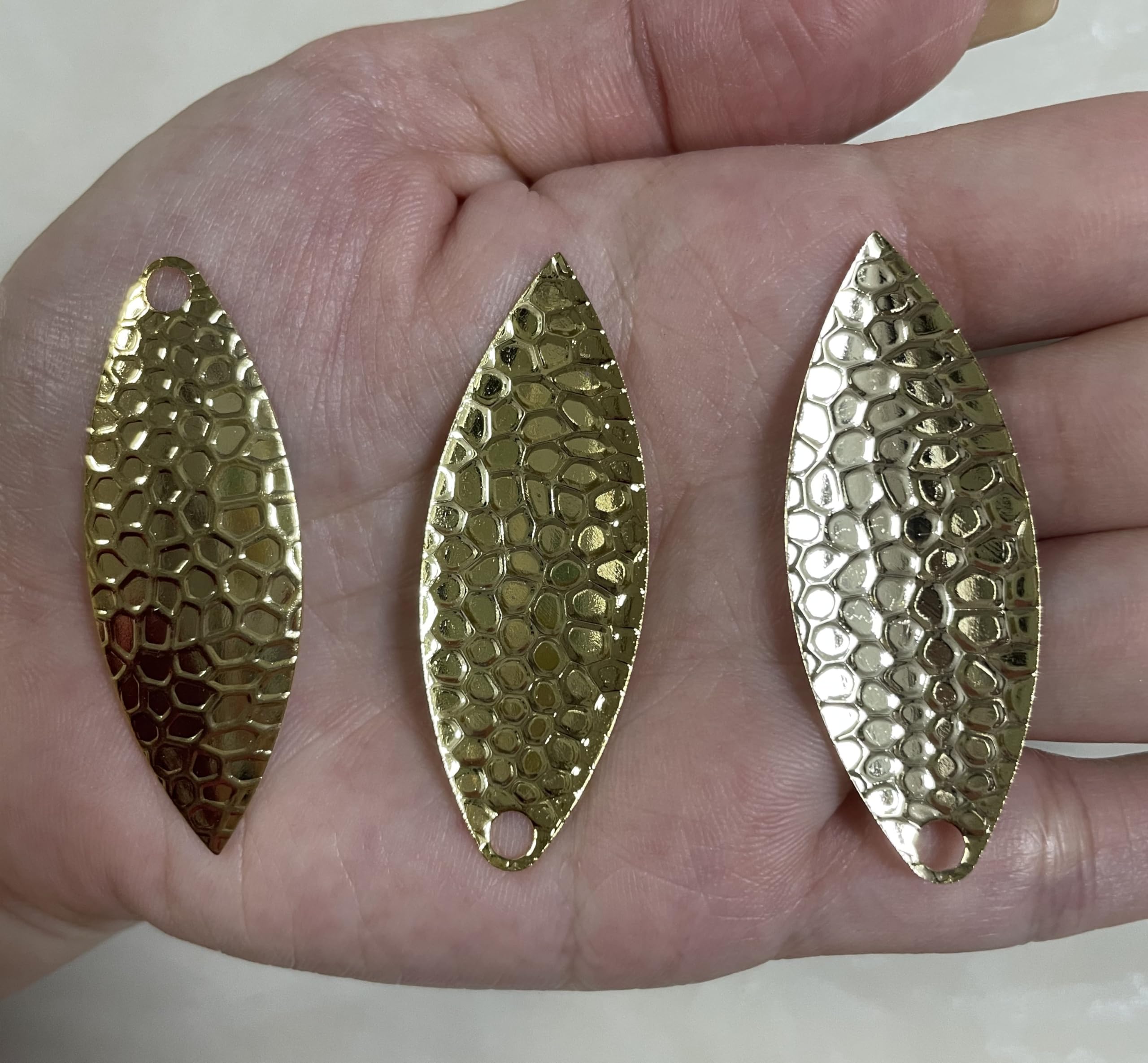 Cuoyuqie stainless-steel blades with gold coating resist corrosion for both saltwater and freshwater.