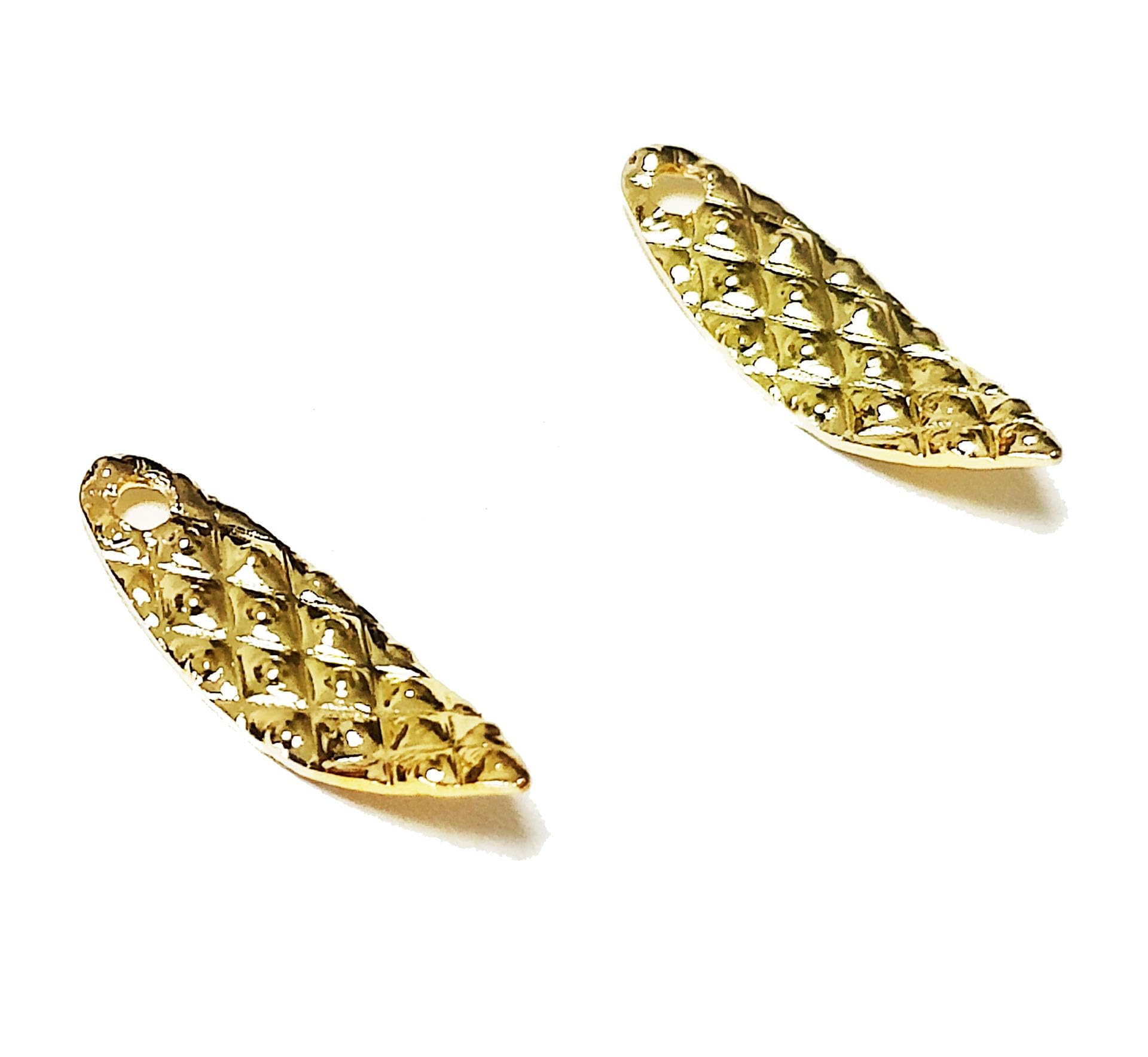 Cuoyuqie Willow Leaf Spinner Blade Gold 20x6mm enables easy spin for underwater flash.