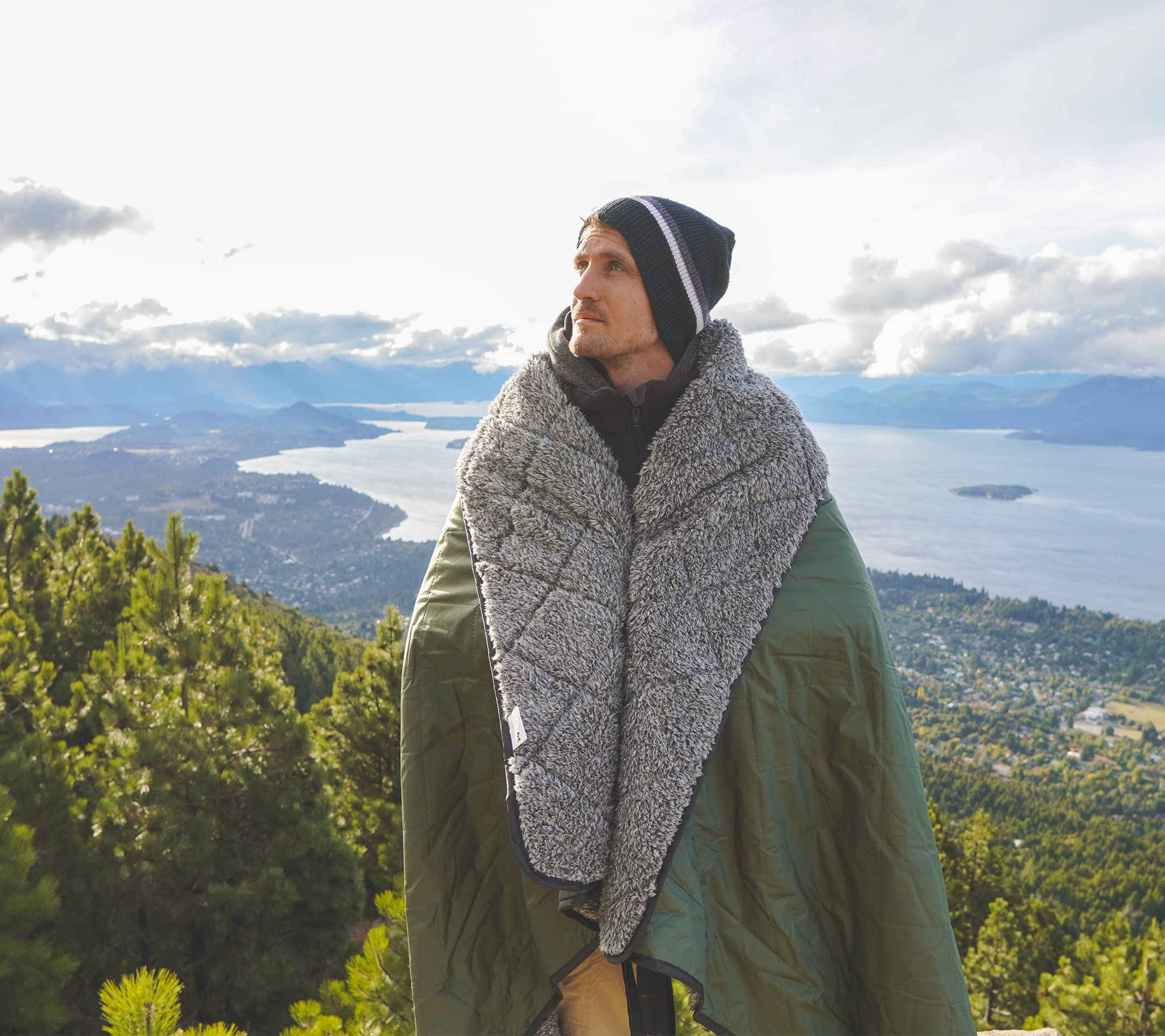 Dagmi Outdoors Sherpa Blanket with dog demonstrates versatile dog blanket and outdoor comfort